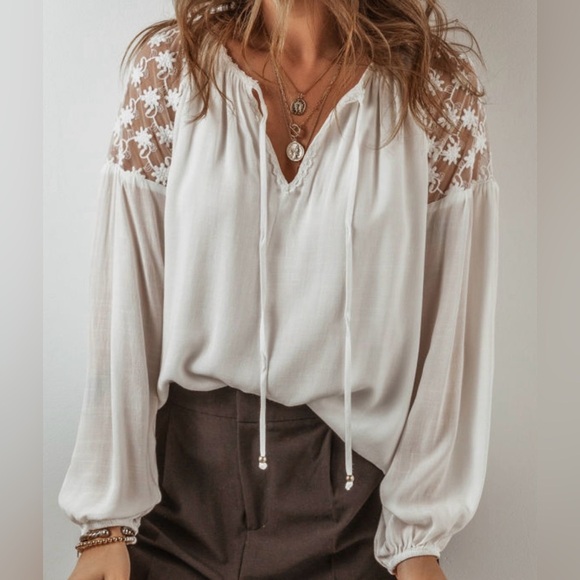 Elegant White Lace Blouse - Picture 4 of 12